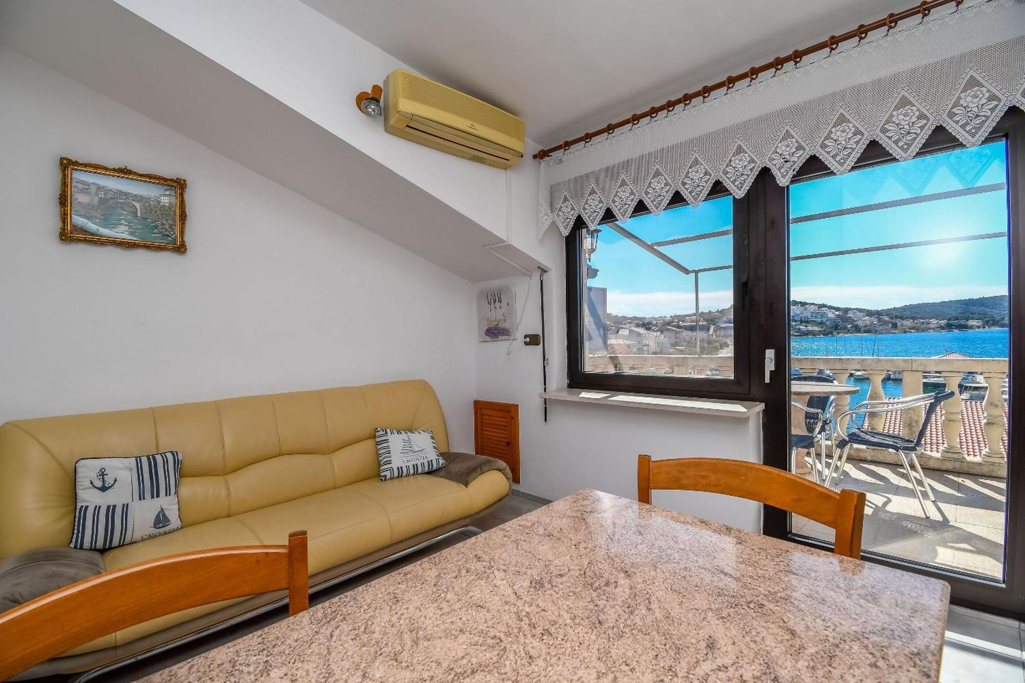 Apartments Anna Трогир Екстериор снимка