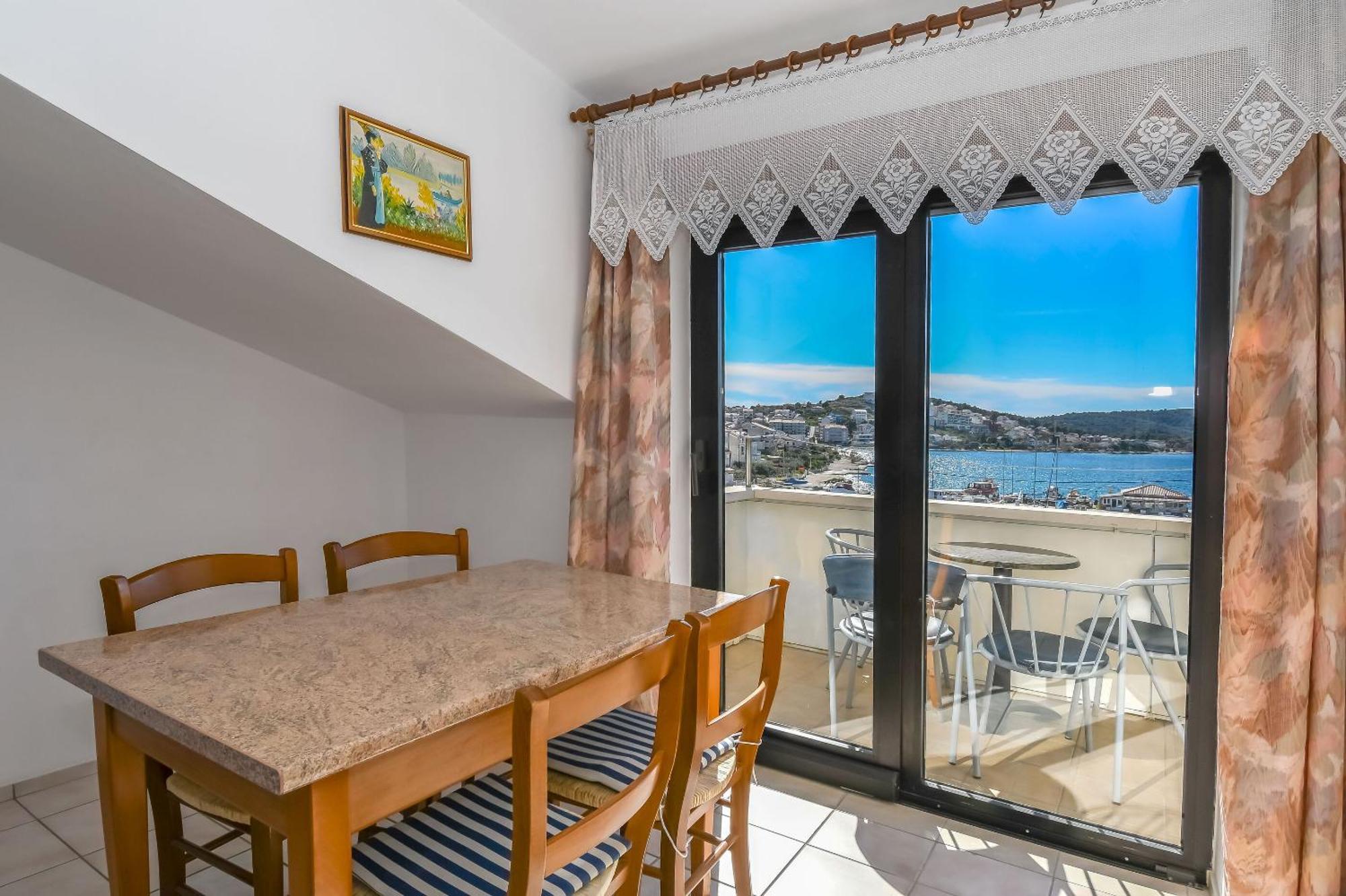 Apartments Anna Трогир Екстериор снимка